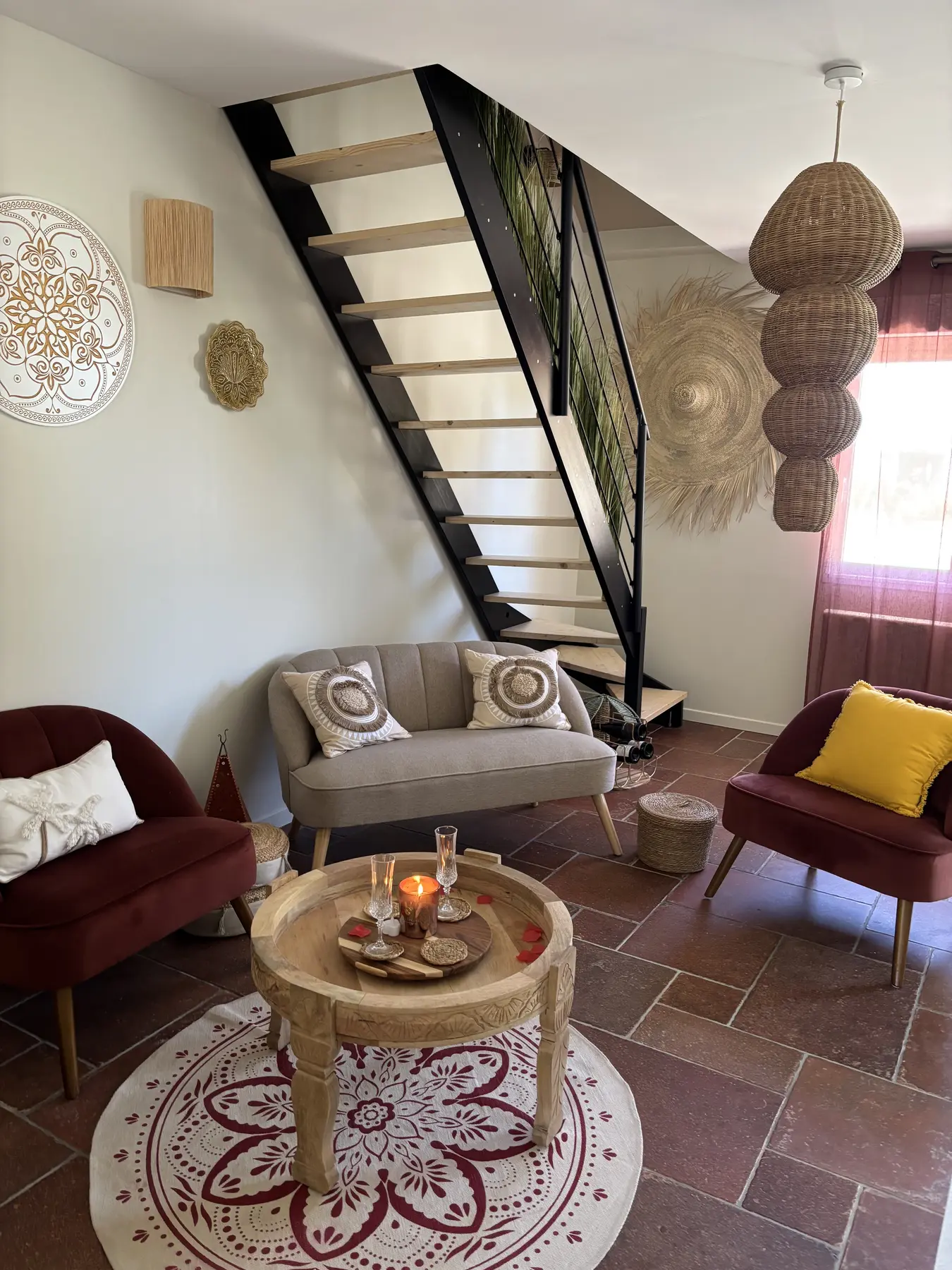 Le salon chaleureux de la Suite Temps d’Orient